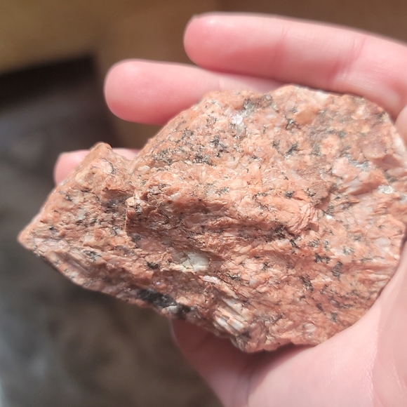 Pink granite Granite is an igneous intrusive rock with holocrystalline texture - Picture 3 of 7